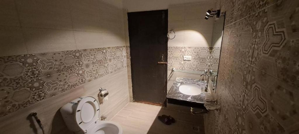 AIRWAYS B&B Islamabad Free Airport Pick and Drop - image 7
