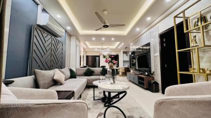 LMY Designer Apartments Facing Centaurs - image 4