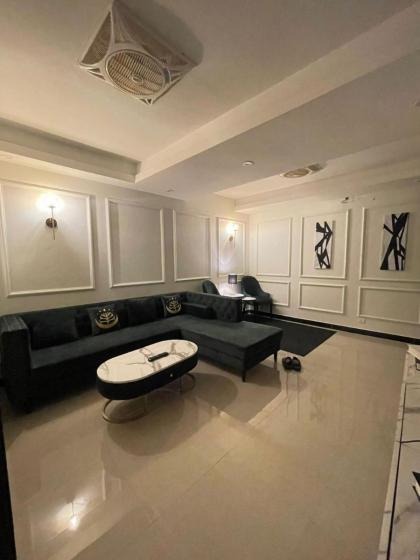 French 2-bed