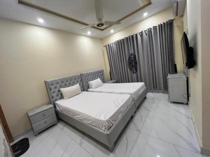 Bed & Break Fast - image 17