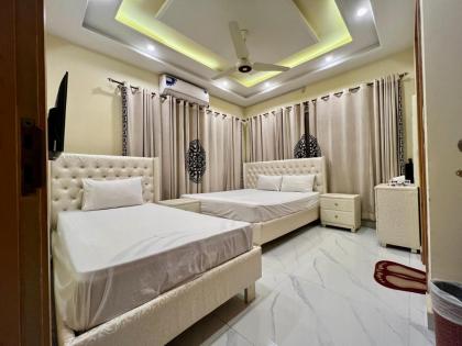 Bed & Break Fast - image 20