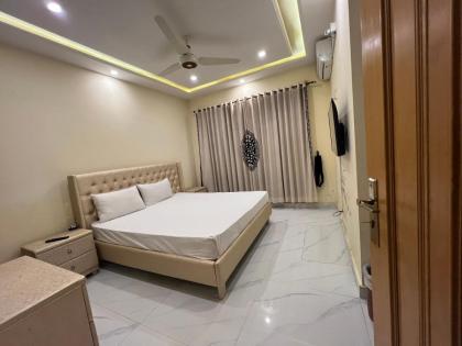 Bed & Break Fast - image 21