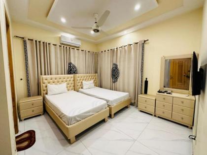 Bed & Break Fast - image 4