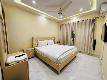 Bed & Break Fast - image 5
