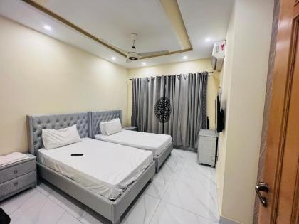 Bed & Break Fast - image 8