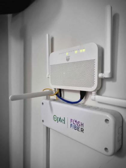 Three Bed Attached Bath Netflix Wifi Smart TV Parking Near Airport - image 7