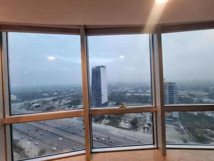 Luxury 2 Bedroom Apartment with Panoramic City View - image 10