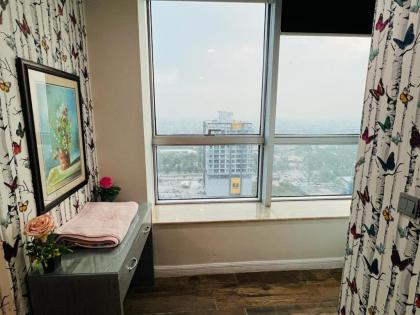 Luxury 2 Bedroom Apartment with Panoramic City View - image 11