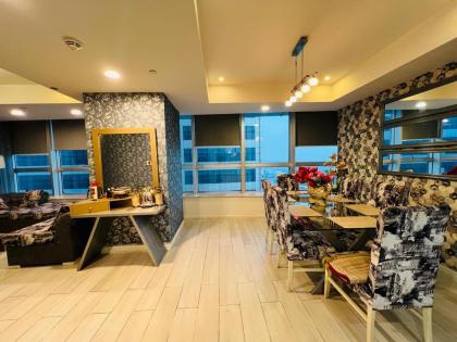 Luxury 2 Bedroom Apartment with Panoramic City View - image 12