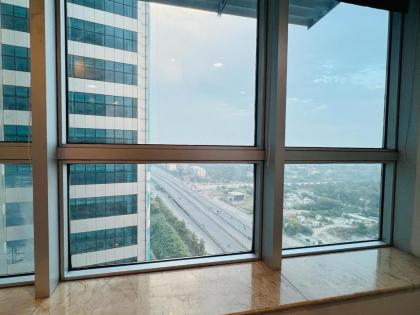 Luxury 2 Bedroom Apartment with Panoramic City View - image 13