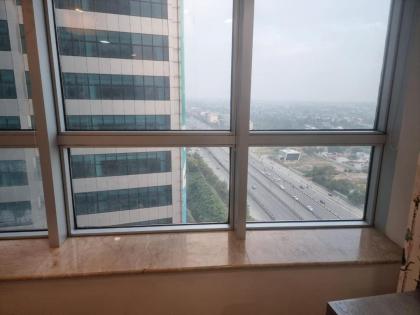 Luxury 2 Bedroom Apartment with Panoramic City View - image 15