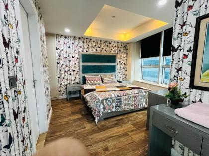 Luxury 2 Bedroom Apartment with Panoramic City View - image 16