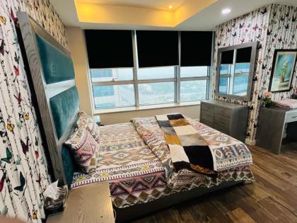 Luxury 2 Bedroom Apartment with Panoramic City View - image 17