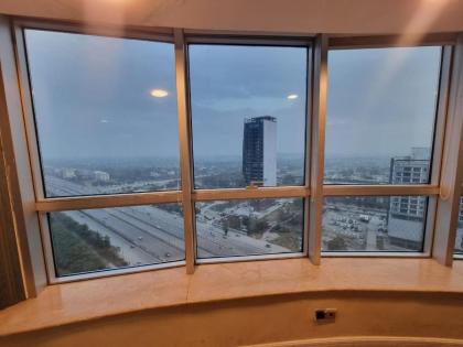 Luxury 2 Bedroom Apartment with Panoramic City View - image 20
