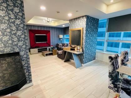 Luxury 2 Bedroom Apartment with Panoramic City View - image 21