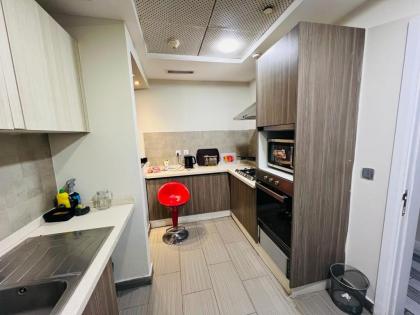 Luxury 2 Bedroom Apartment with Panoramic City View - image 22