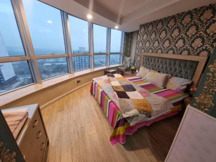 Luxury 2 Bedroom Apartment with Panoramic City View - image 28