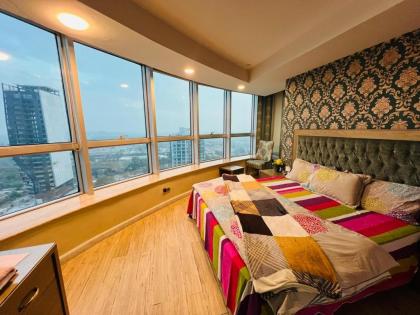 Luxury 2 Bedroom Apartment with Panoramic City View - image 6