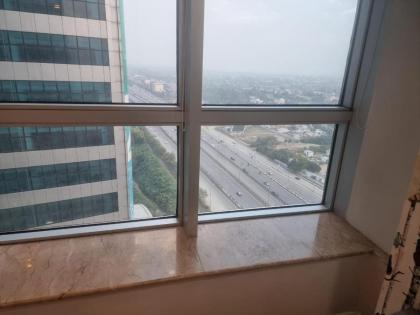 Luxury 2 Bedroom Apartment with Panoramic City View - image 7