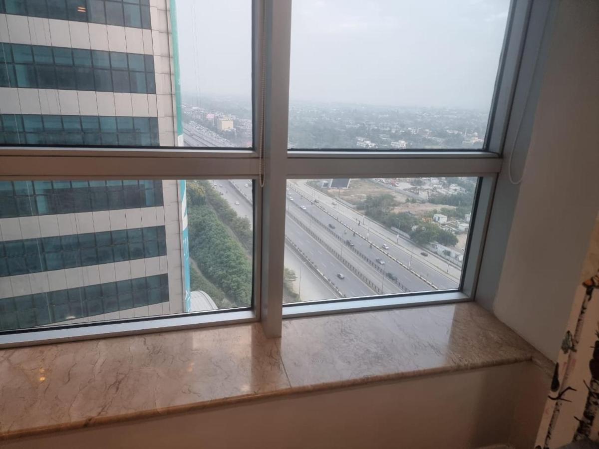 Luxury 2 Bedroom Apartment with Panoramic City View - image 7