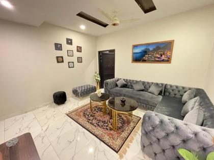 Luxurious & Family Friendly 1BHK - image 2