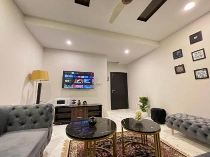 Luxurious & Family Friendly 1BHK - image 6
