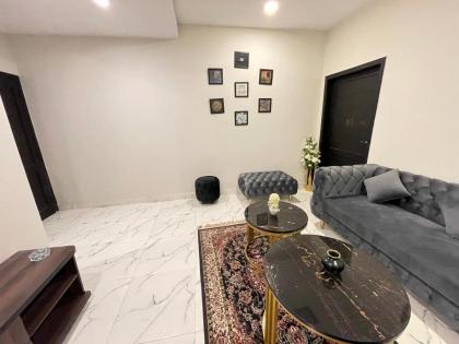 Luxurious & Family Friendly 1BHK - image 8