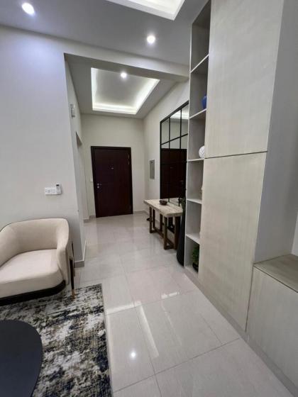1-Bed Apartment with Golf Course Views - image 10