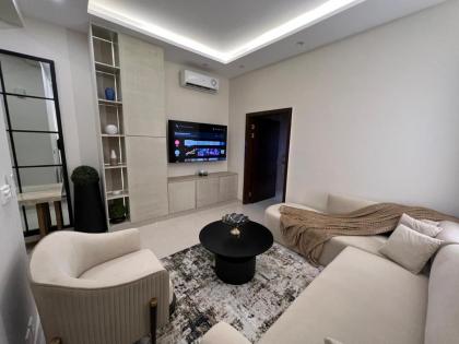 1-Bed Apartment with Golf Course Views - image 3