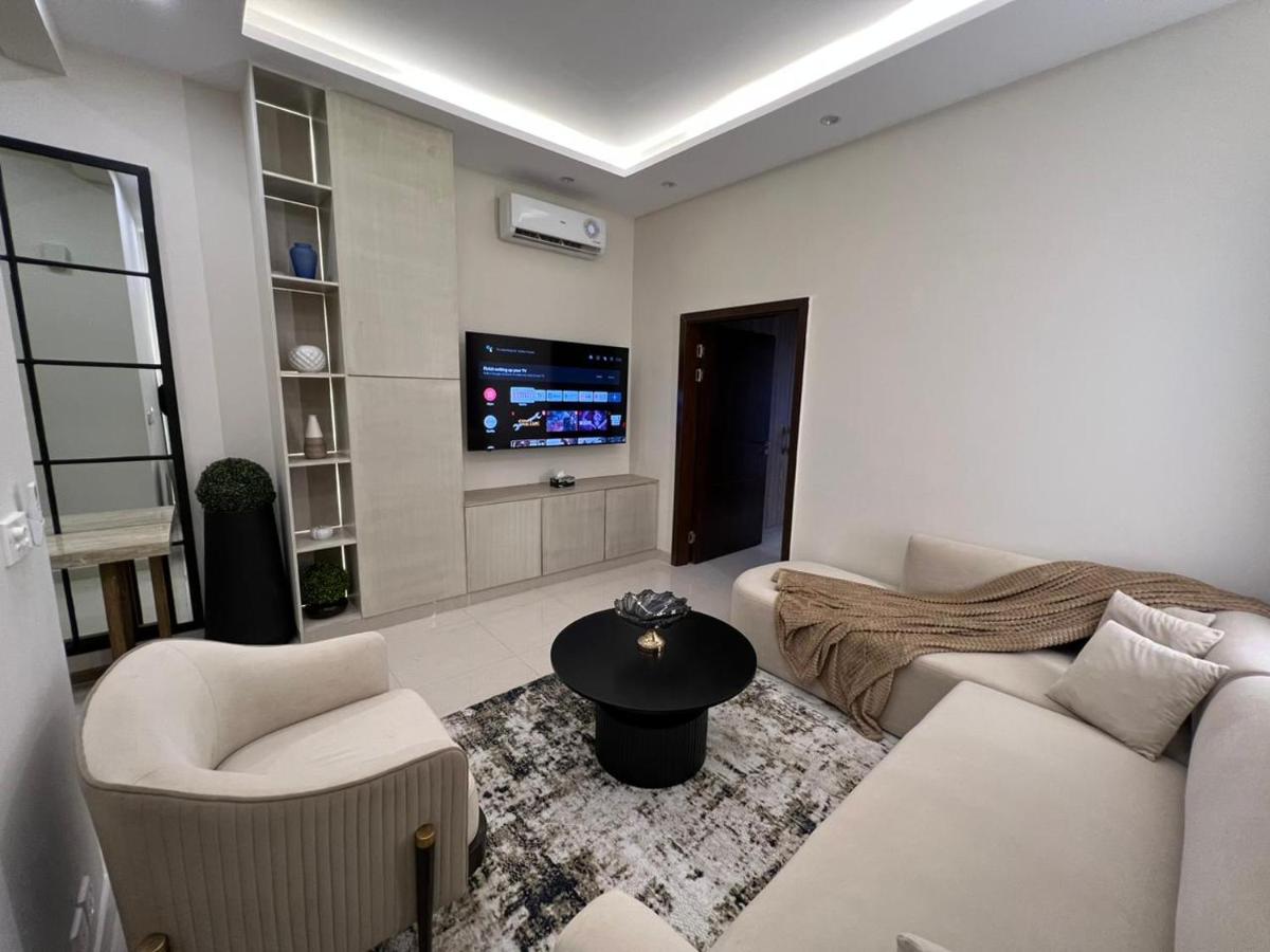 1-Bed Apartment with Golf Course Views - image 3
