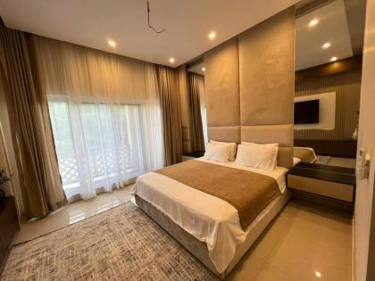 1-Bed Apartment with Golf Course Views - image 4