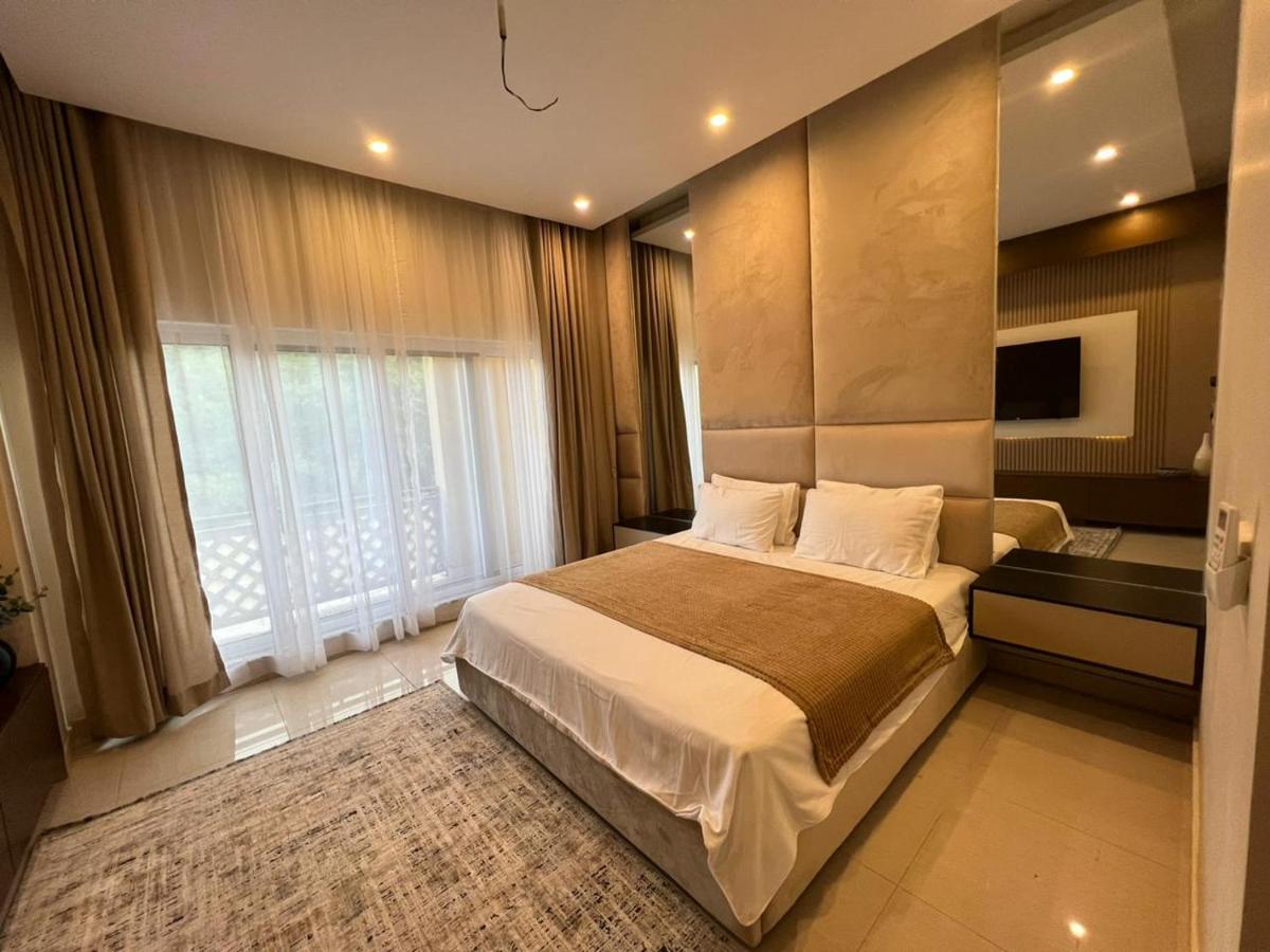 1-Bed Apartment with Golf Course Views - image 4