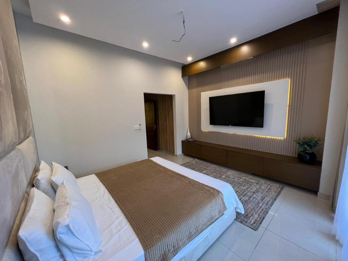 1-Bed Apartment with Golf Course Views - image 5