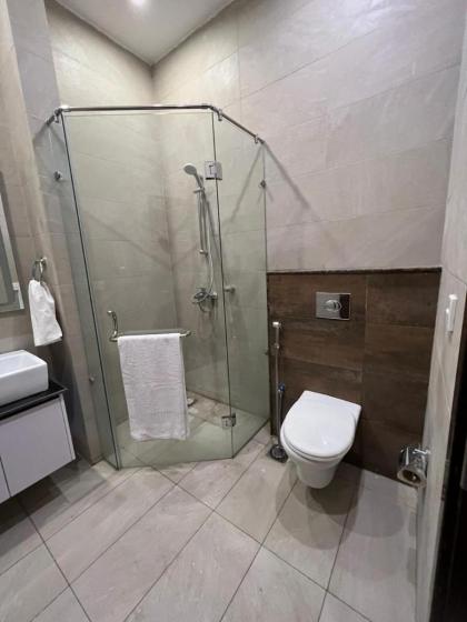 1-Bed Apartment with Golf Course Views - image 7