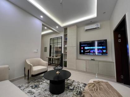 1-Bed Apartment with Golf Course Views - image 9