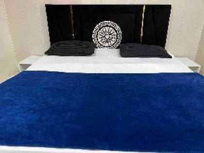 Ikea Two Bed Room E11 Luxury Central ISLBD Aprtmnt - image 8