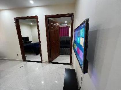Entire Two Bed Average Apartment E-11 Markaz - image 8