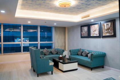 Centaurus Apartments By The Prsm - image 9