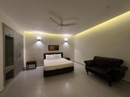 The Garden Hotel - image 4