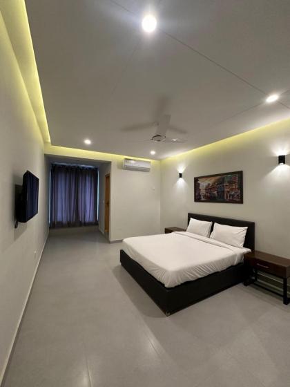 The Garden Hotel - image 7