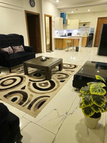 Aesthetic scenic luxurious apartment - image 26