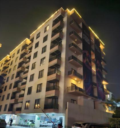 Aesthetic scenic luxurious apartment - image 28