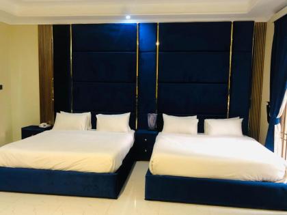 Royal Executive - image 23