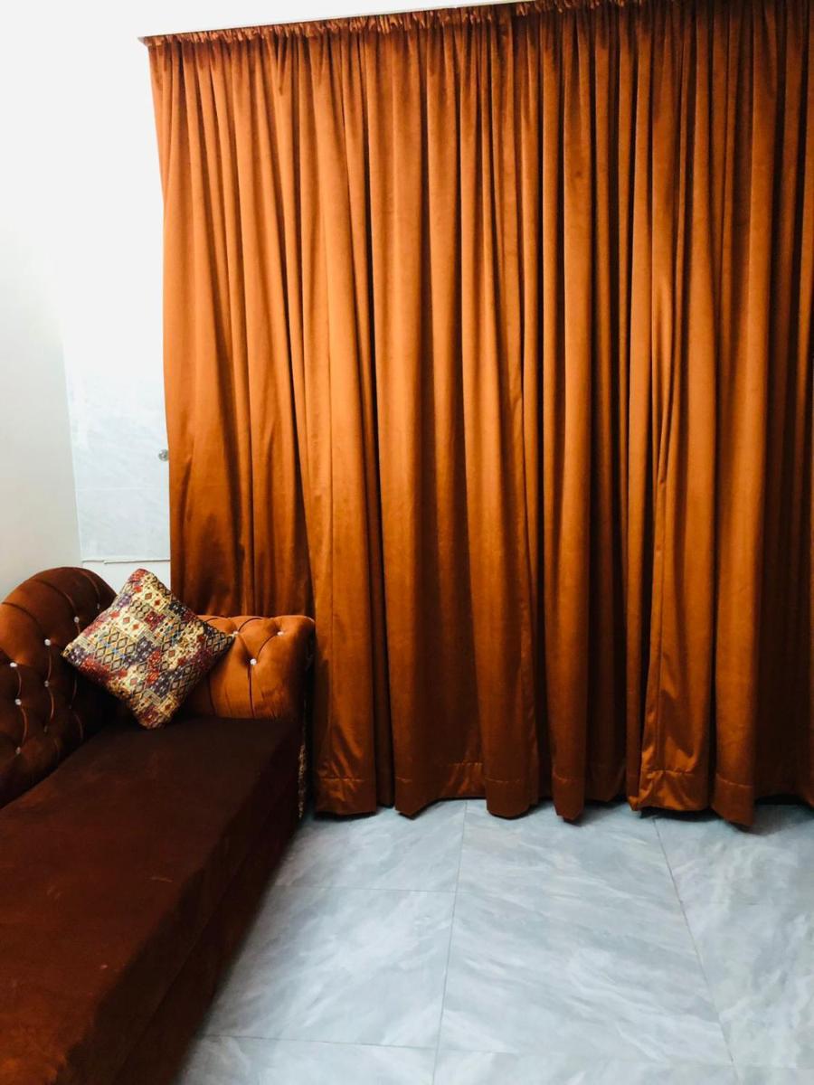Royal Executive - image 6
