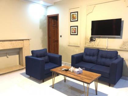 Royal Executive - image 9