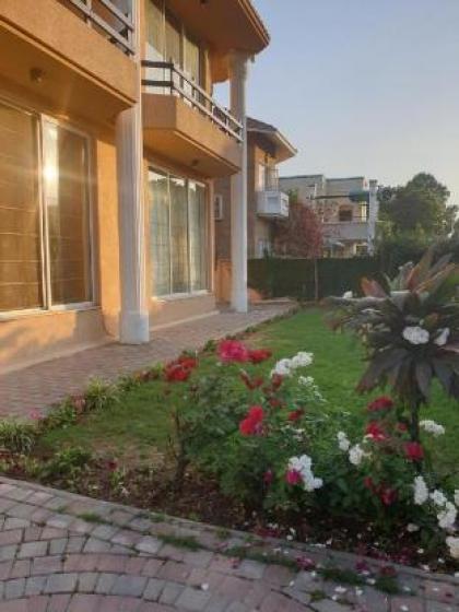 Royal Villa Guest House - image 2