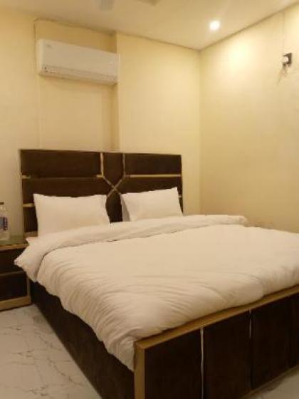 hotel f8 - image 3