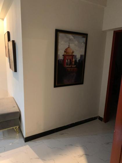Newly Furnished Modern 3bed Apartment - image 10