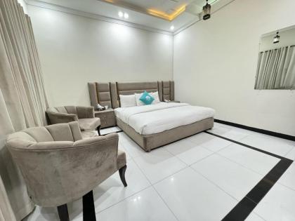 Sky Lodge Guest House - image 21