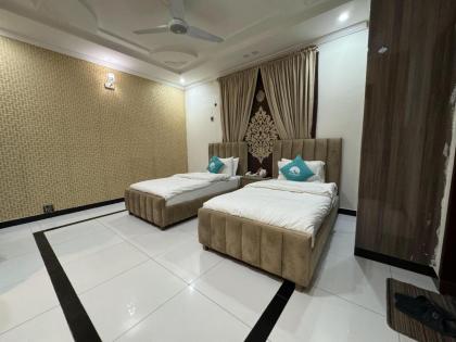 Sky Lodge Guest House - image 25